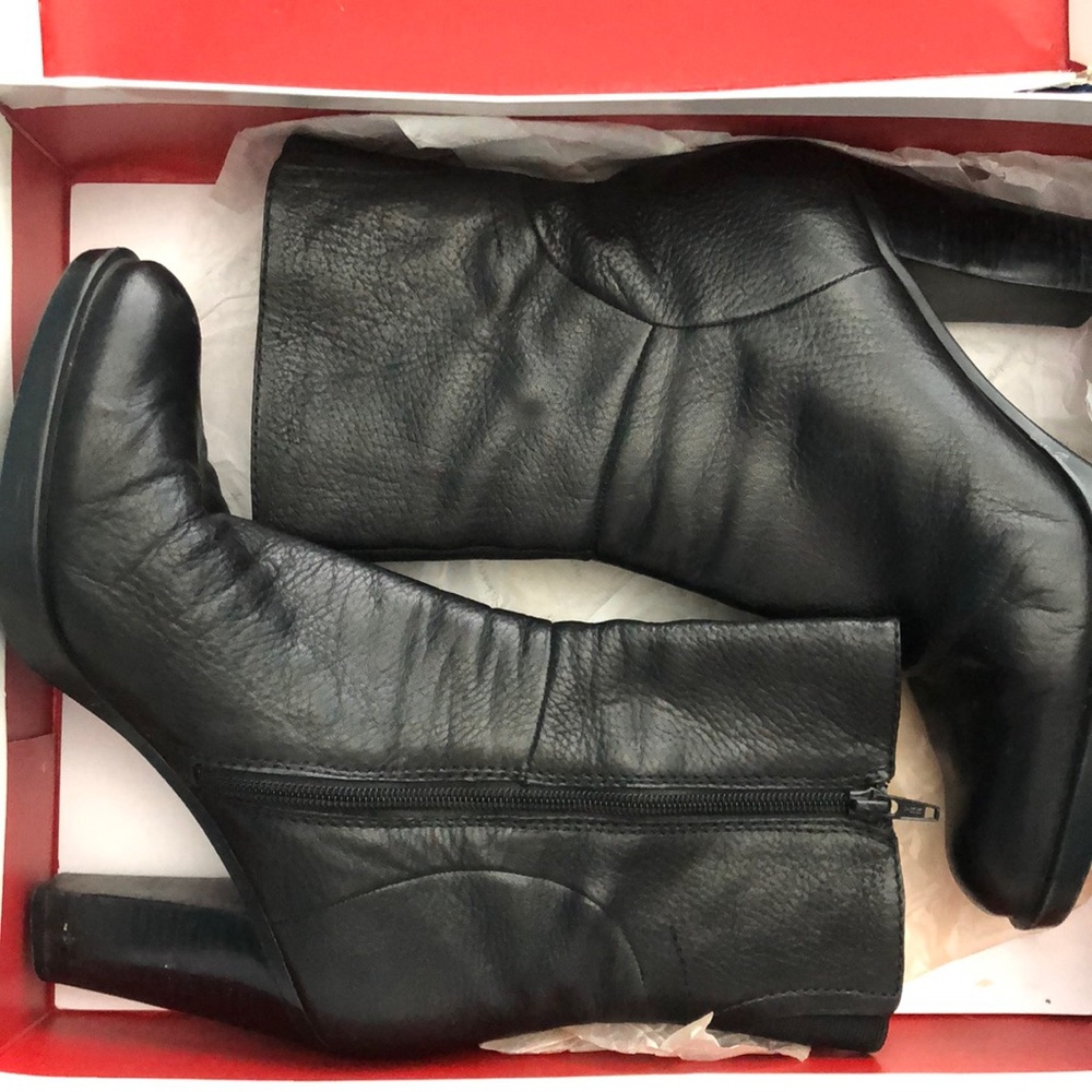 Size 9 4” black heeled boots